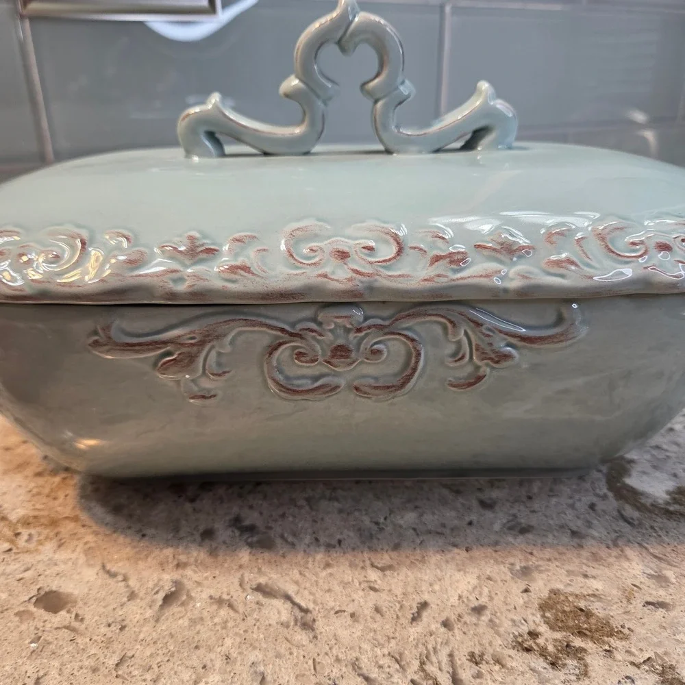 VTG Home Essentials & Beyond Madison Light Blue Ceramic Lidded Tureen Dish